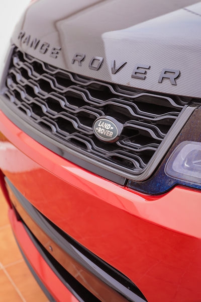 Land Rover Range Rover Sport SVR angle 5